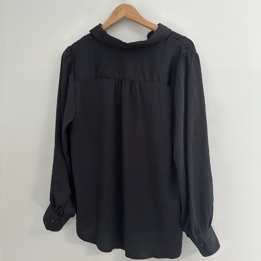 Banana Republic  | Women’s size L  Long Sleeve, Flowy Collared Shirt - Picture 6 of 17